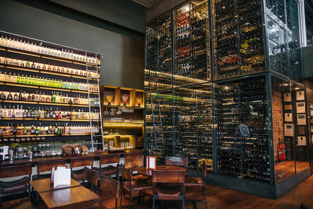 Restaurant wine cabinet